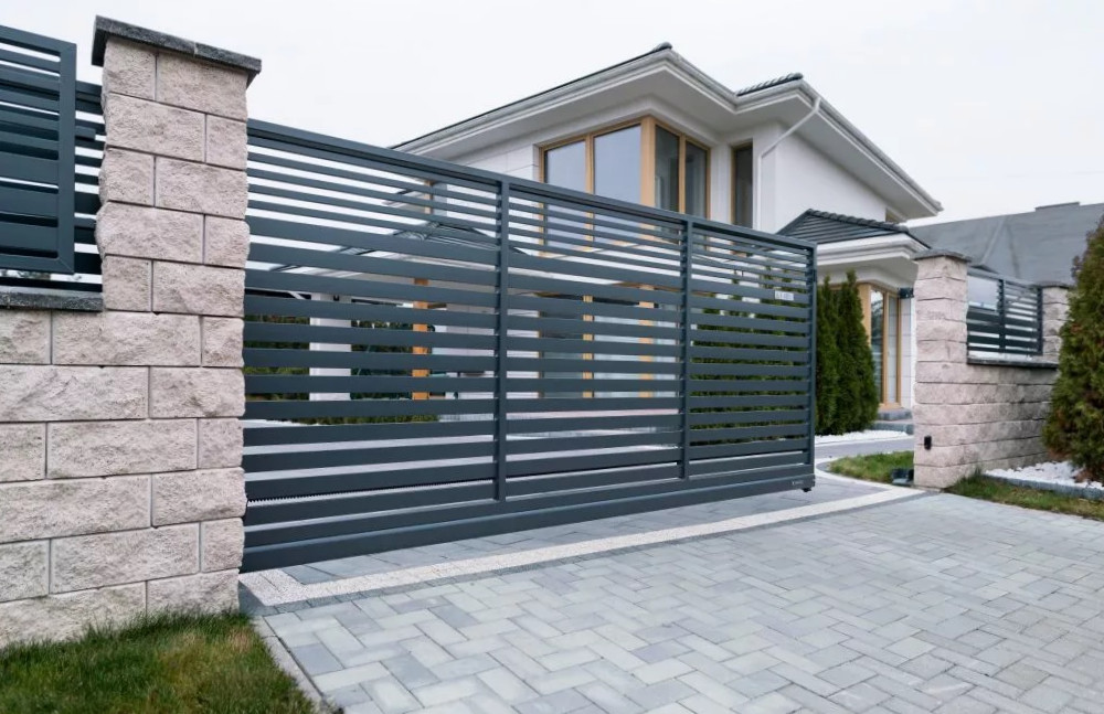 A kerítéskarbantartást hagyd meg a szomszédnak, válassz gondozásmenteset!