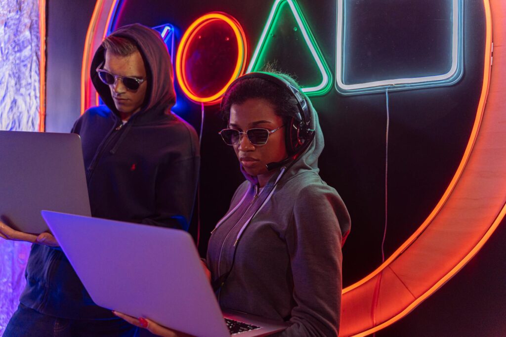 Már a szeretteink hangját is ellopják az internetes csalók a legújabb trükkökkel