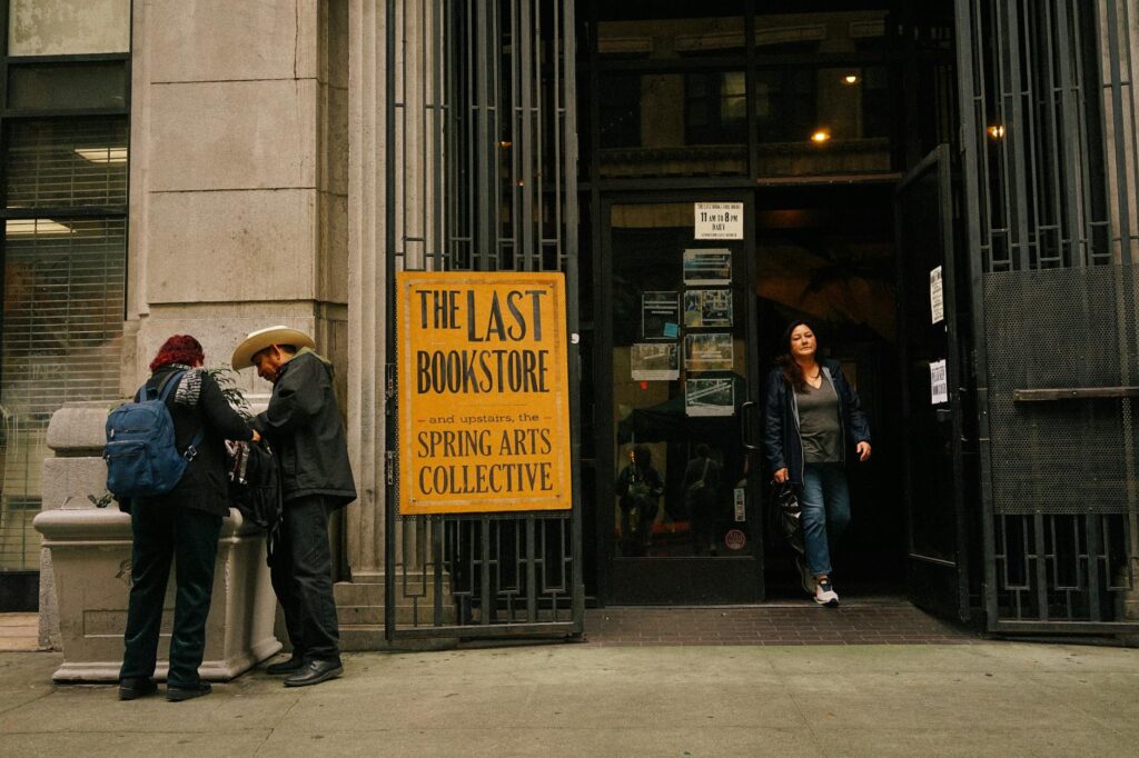 Miért választják egyre többen a független könyvesboltokat a nagy áruházláncok helyett?