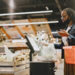 Egyre több üzletben változhat meg a fizetendő összeg a napszaktól függően