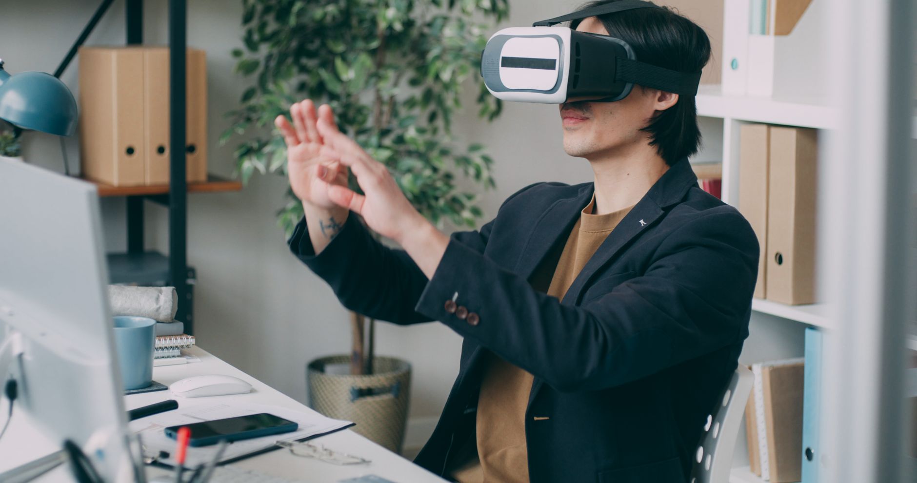 Hogyan válthatják le a virtuális szemüvegek a hagyományos irodai monitorokat?