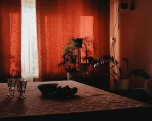 Így teremthetünk csendes és pihentető oázist a legzajosabb városi lakásban is